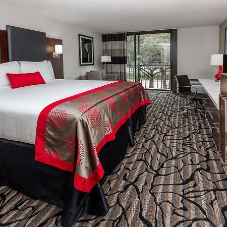Ramada By Wyndham Austin South Hotel Exterior photo