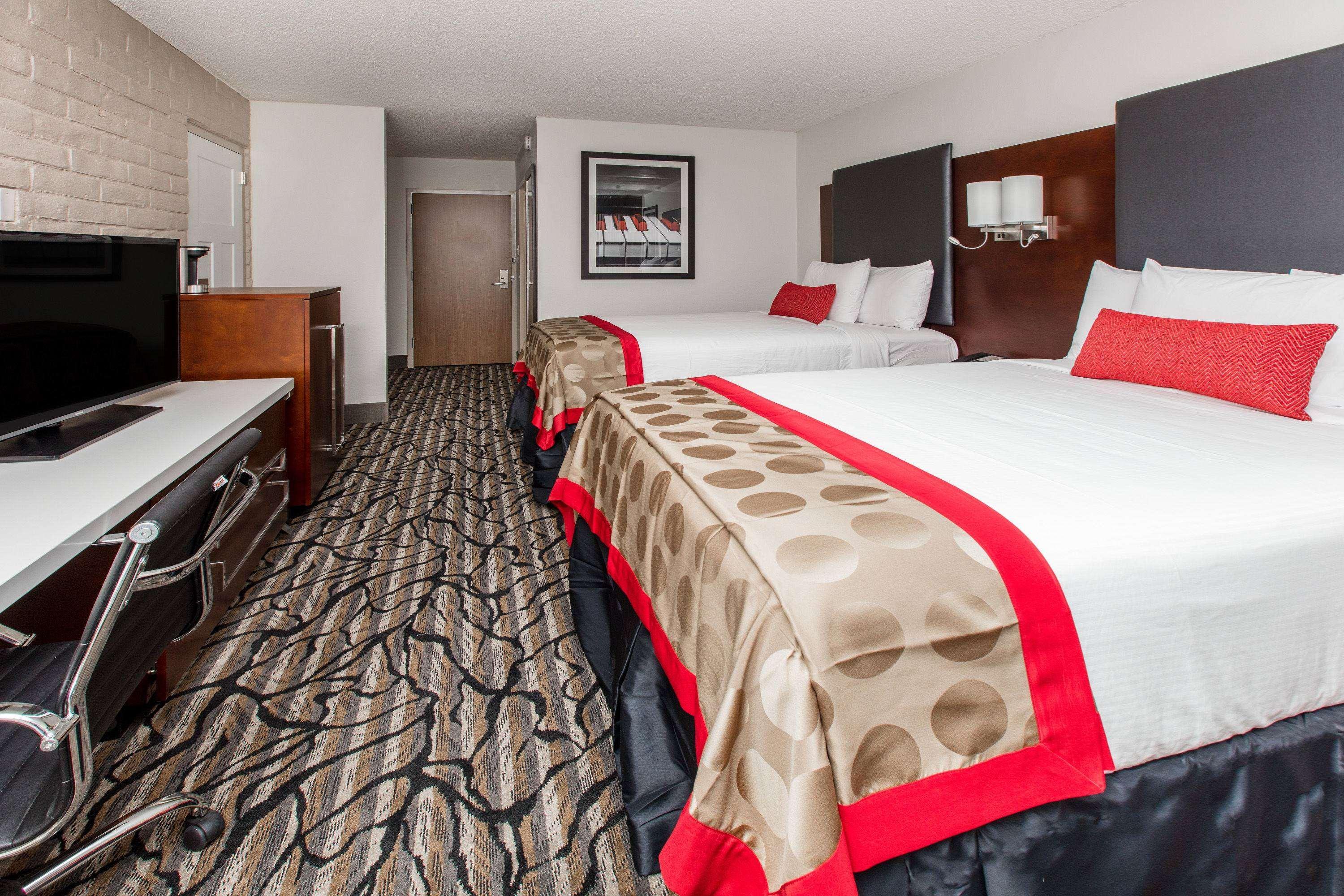 Ramada By Wyndham Austin South Hotel Exterior photo