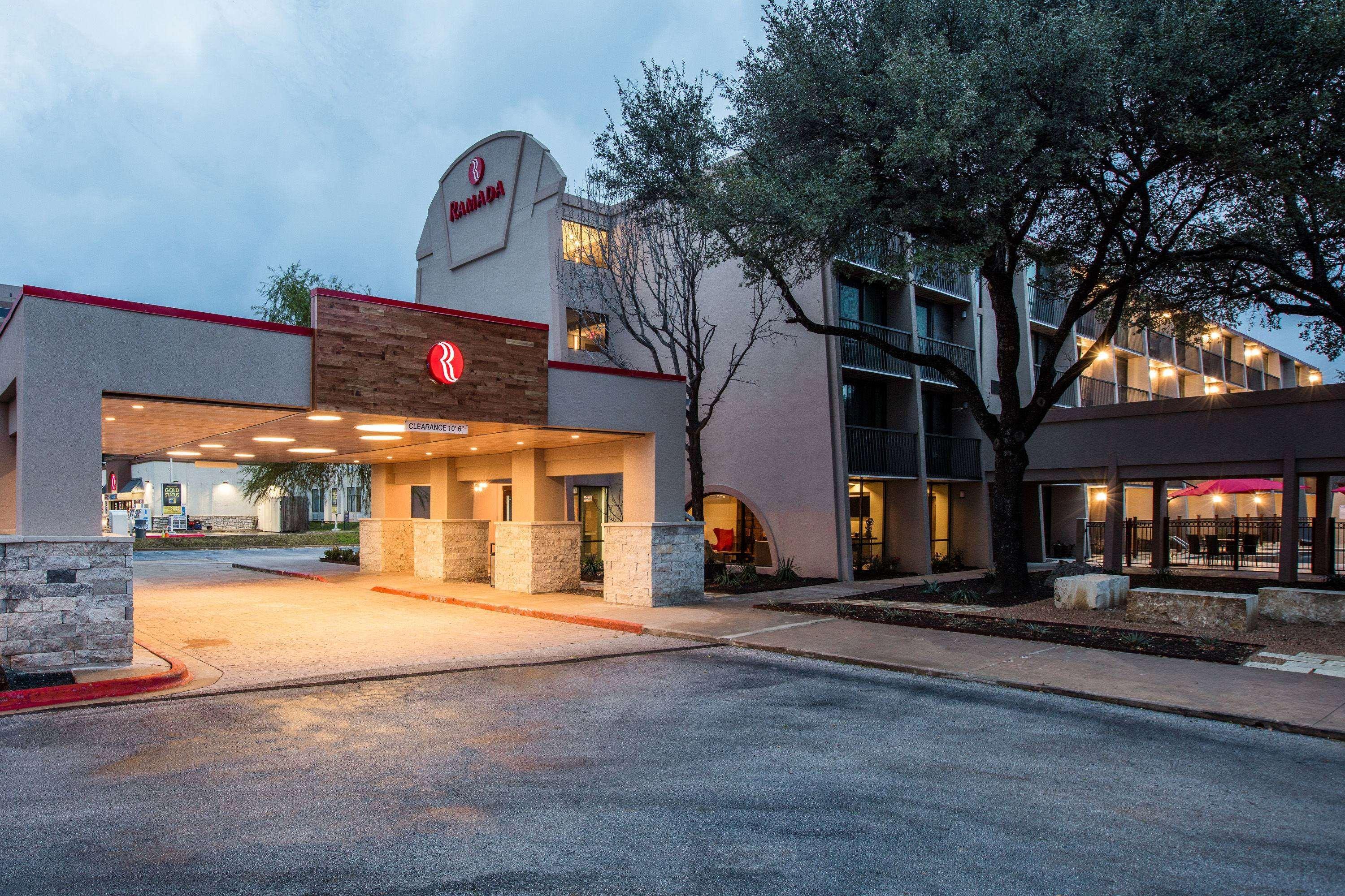 Ramada By Wyndham Austin South Hotel Exterior photo