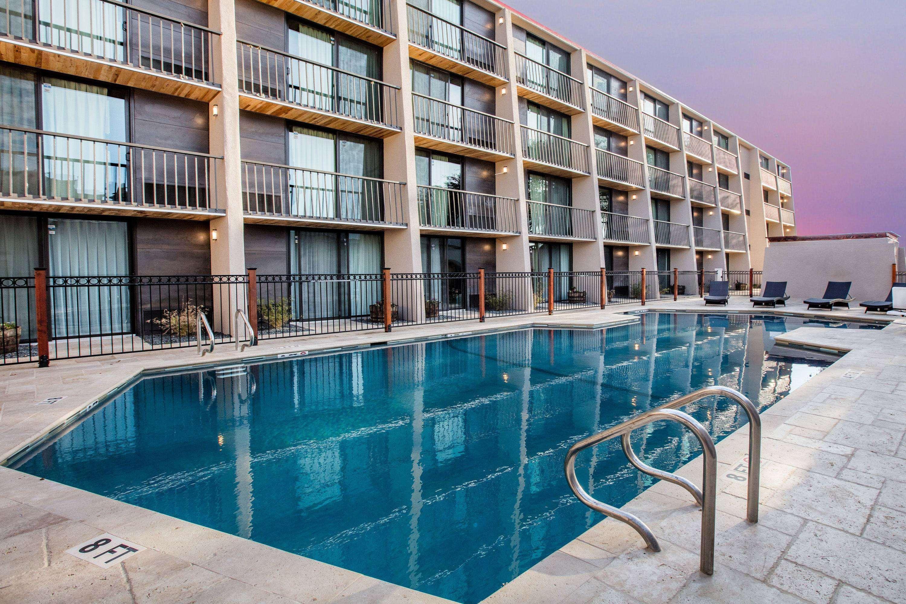 Ramada By Wyndham Austin South Hotel Exterior photo