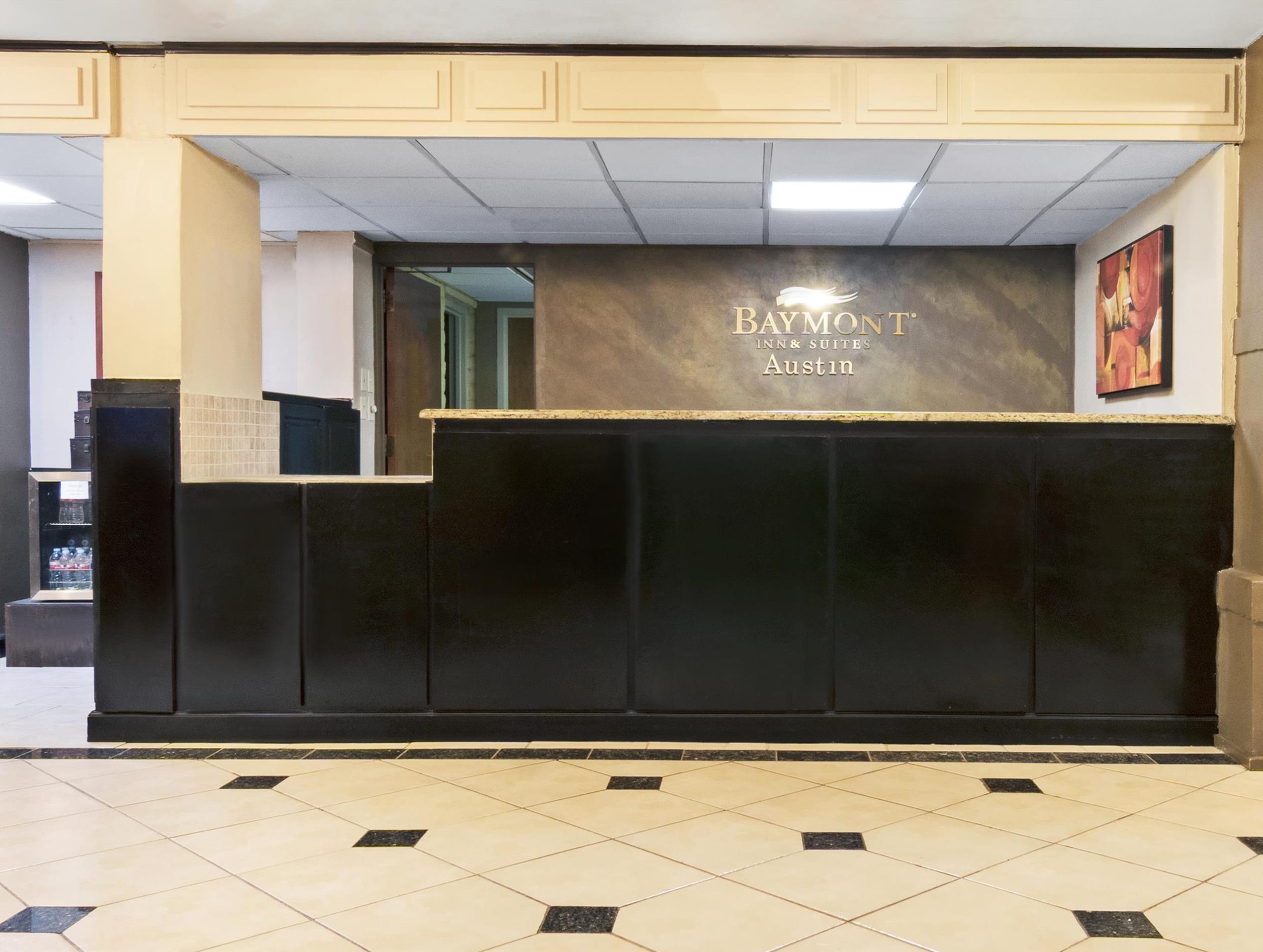 Ramada By Wyndham Austin South Hotel Exterior photo