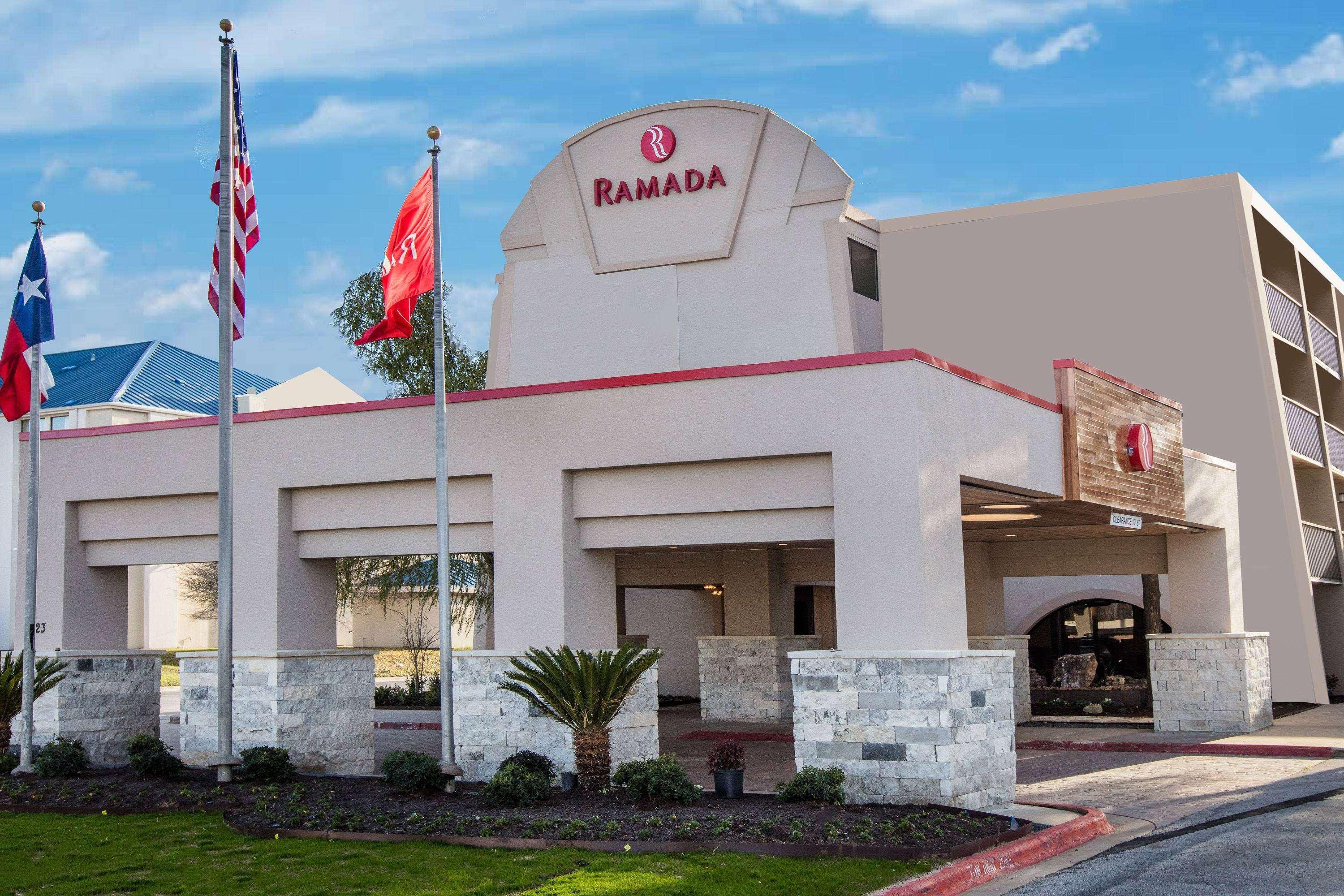 Ramada By Wyndham Austin South Hotel Exterior photo