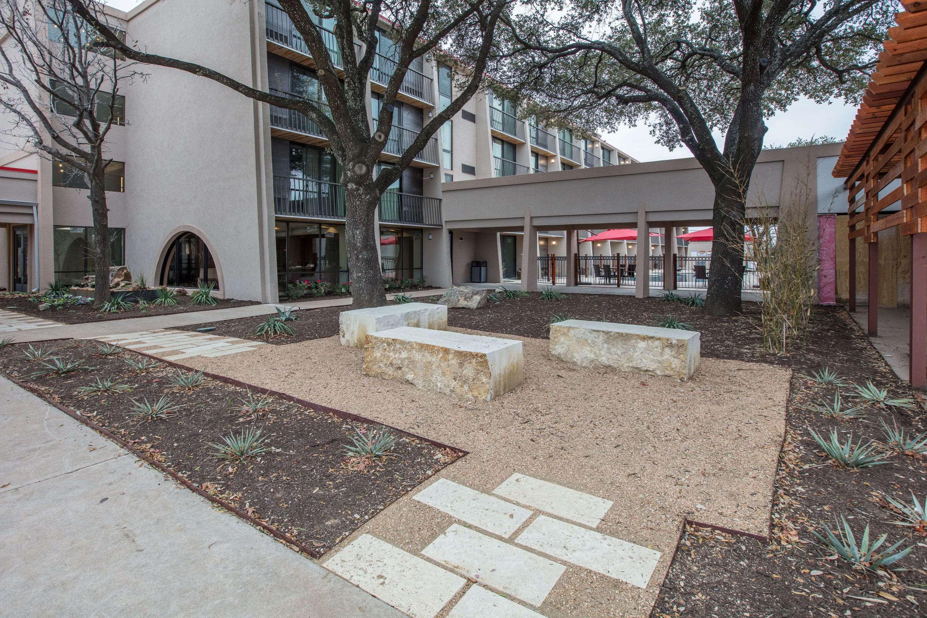 Ramada By Wyndham Austin South Hotel Exterior photo