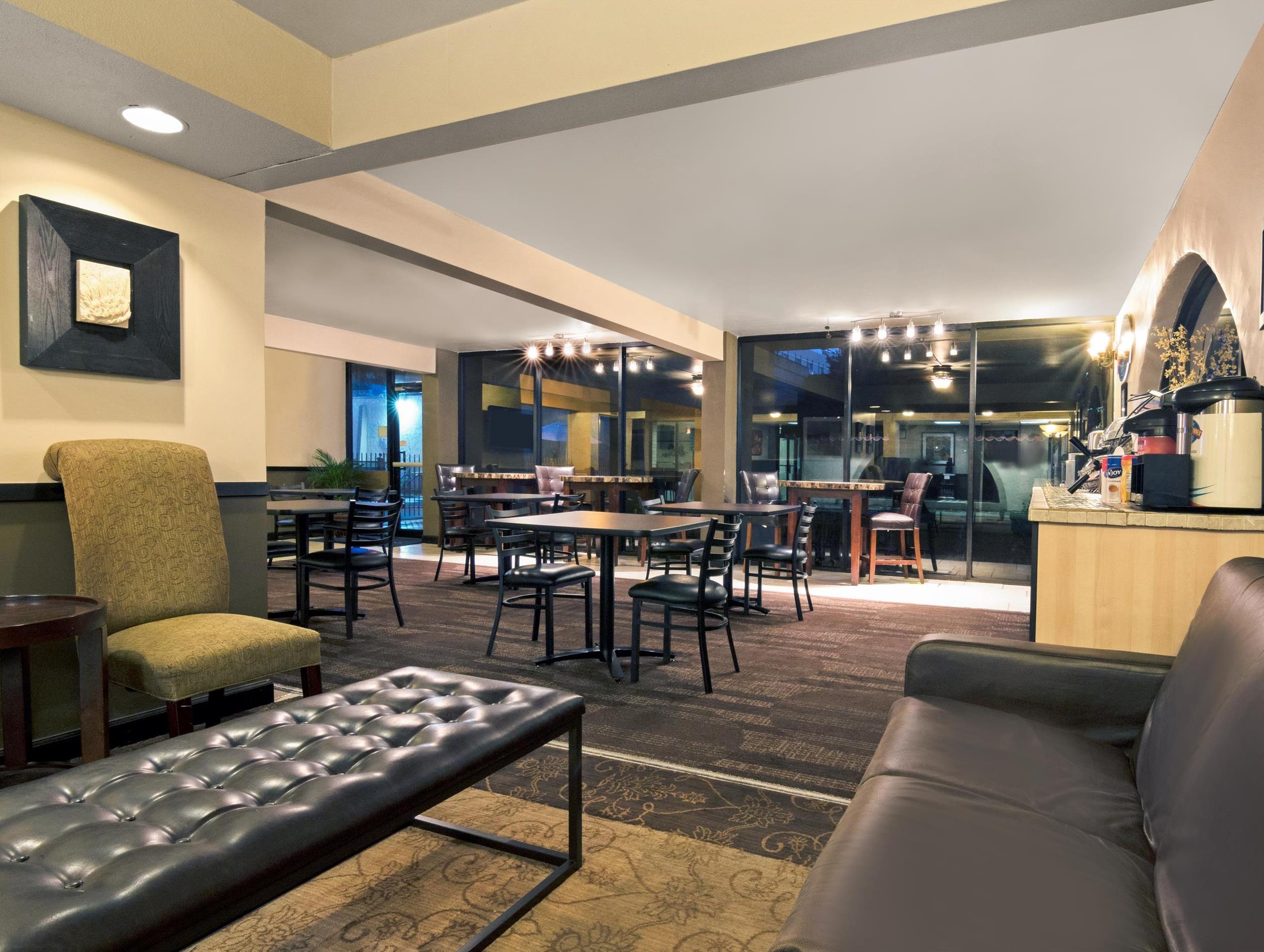 Ramada By Wyndham Austin South Hotel Exterior photo
