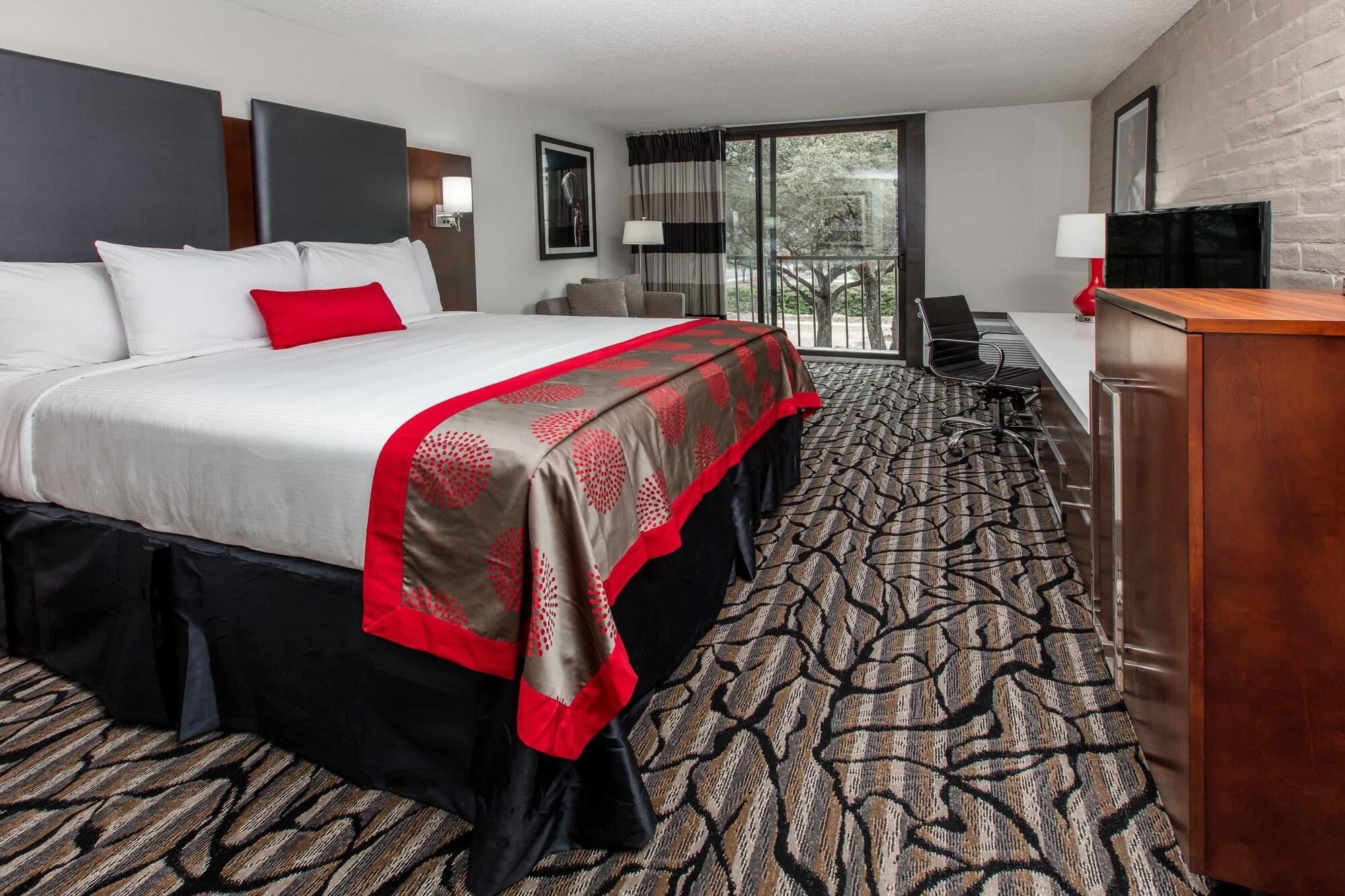 Ramada By Wyndham Austin South Hotel Exterior photo