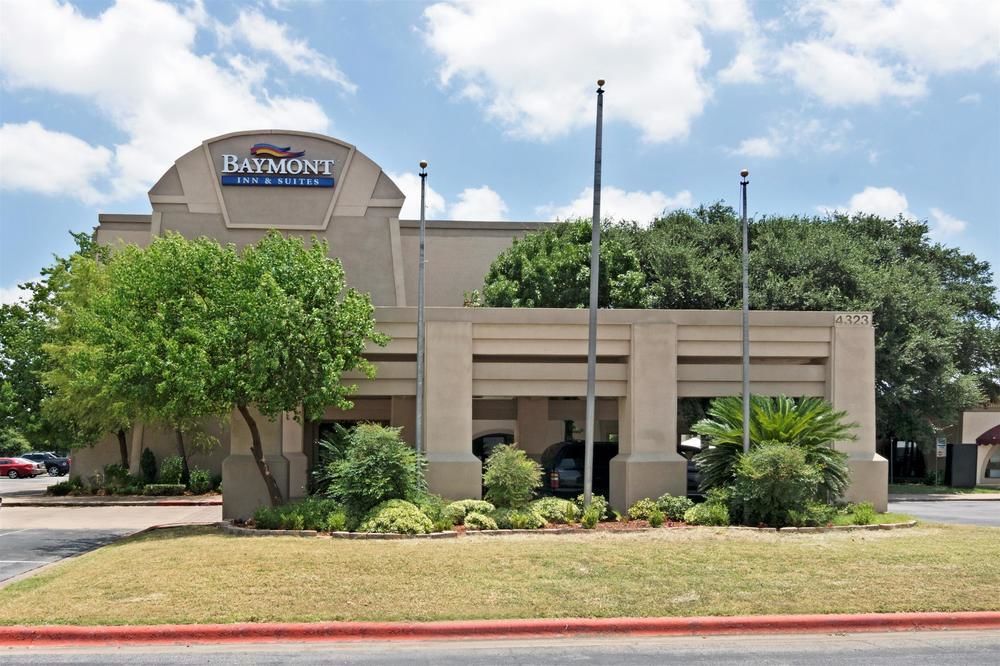 Ramada By Wyndham Austin South Hotel Exterior photo