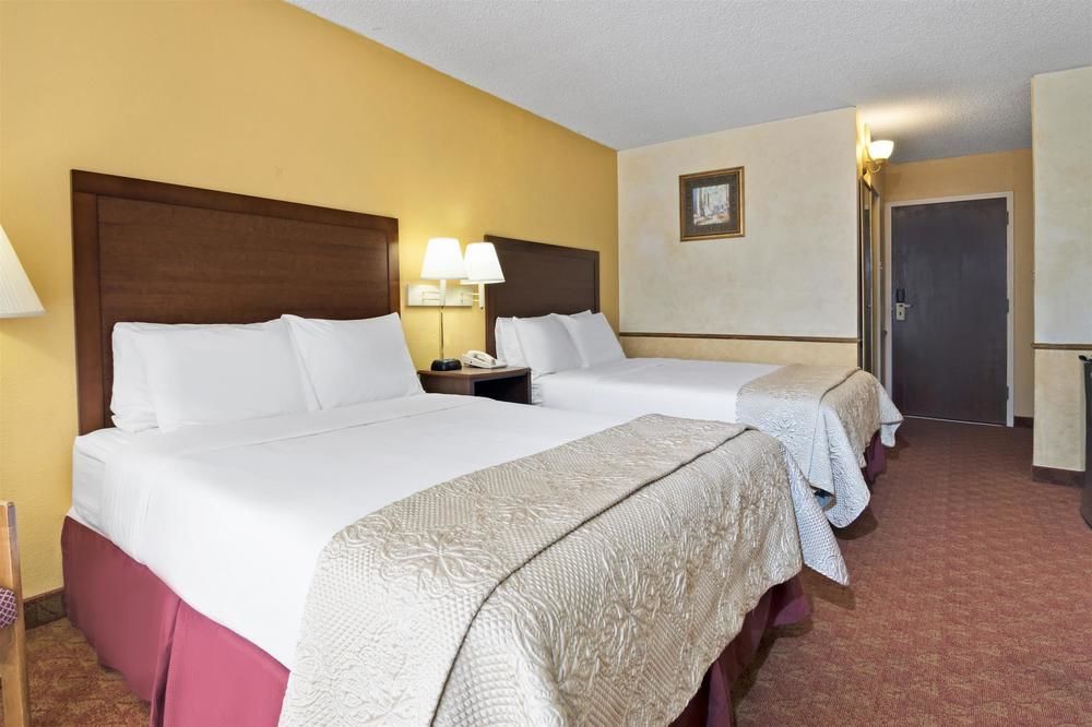 Ramada By Wyndham Austin South Hotel Exterior photo