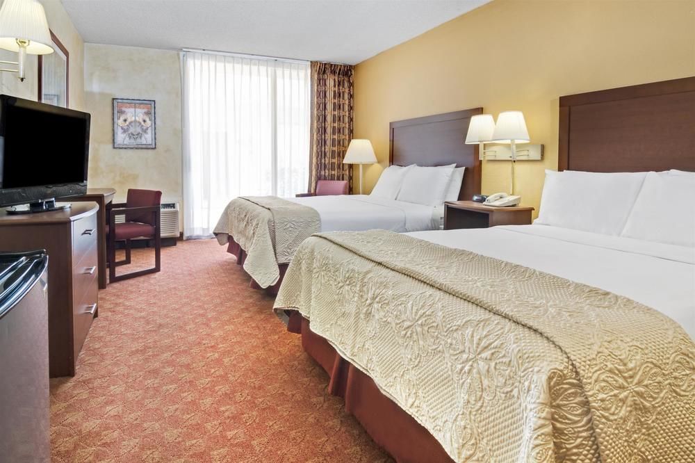 Ramada By Wyndham Austin South Hotel Exterior photo