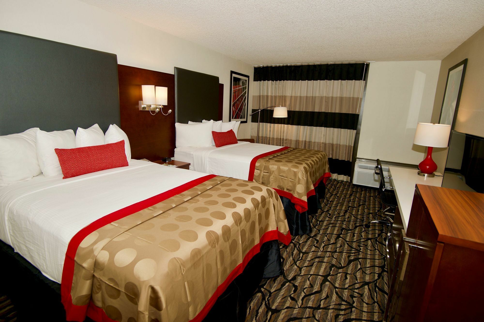 Ramada By Wyndham Austin South Hotel Exterior photo