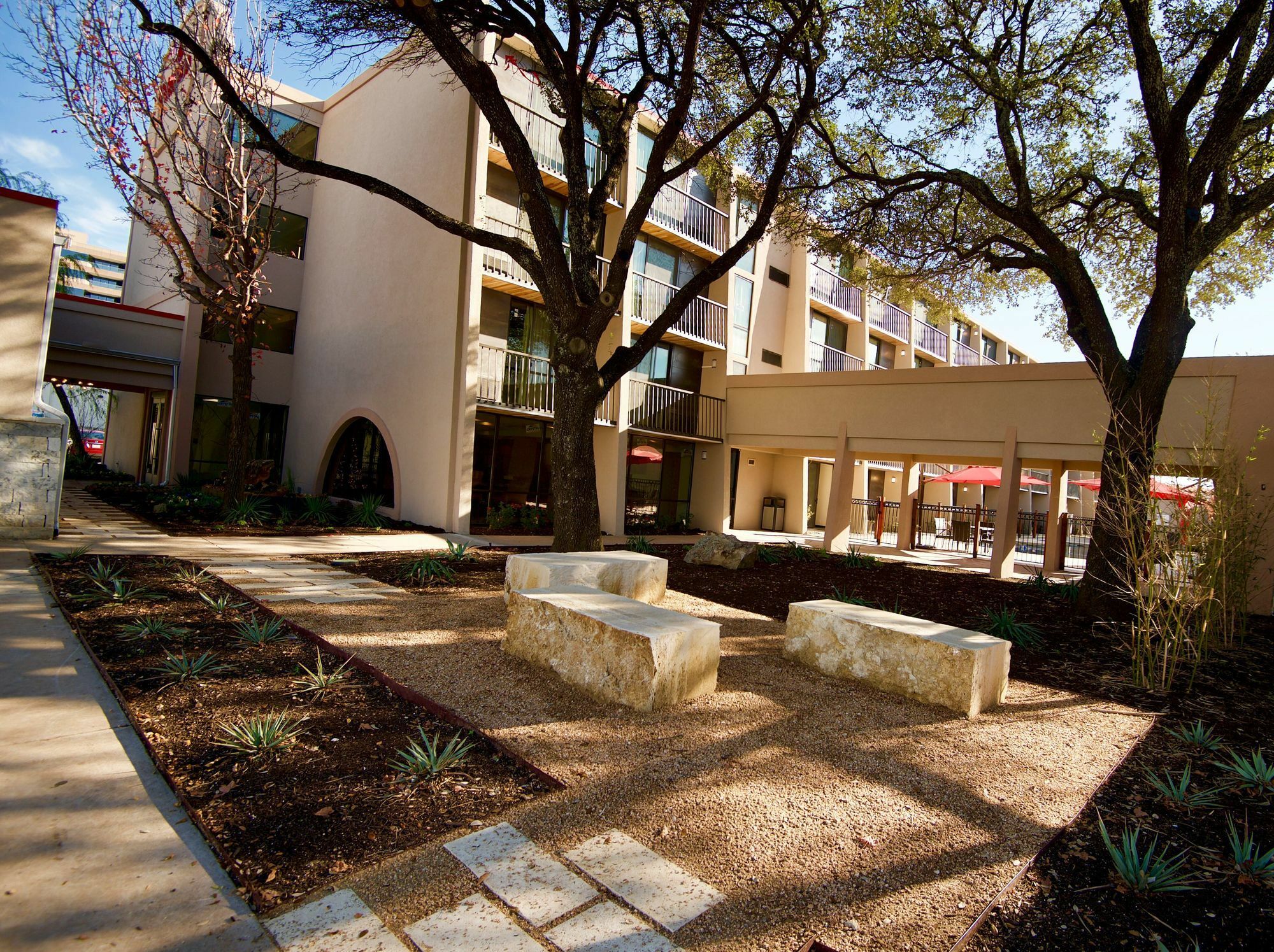 Ramada By Wyndham Austin South Hotel Exterior photo