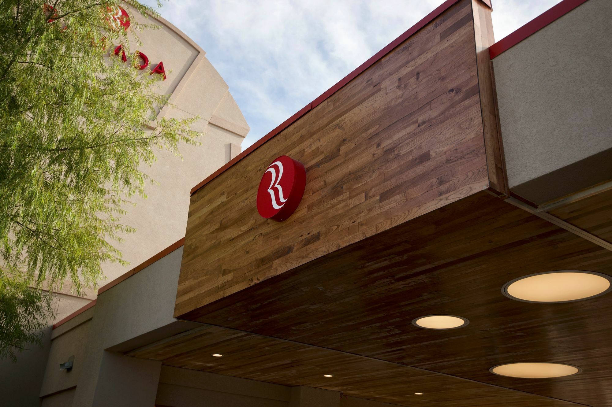Ramada By Wyndham Austin South Hotel Exterior photo